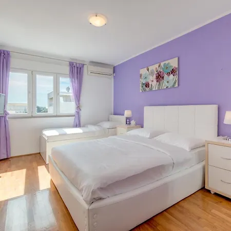 City View Apartment *